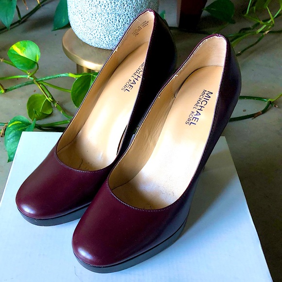 EUC Michael Kors Leather pumps - size 7 - Picture 1 of 11